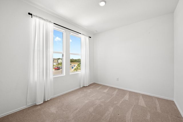 52 Trinity CIR, Lockhart, TX 78644