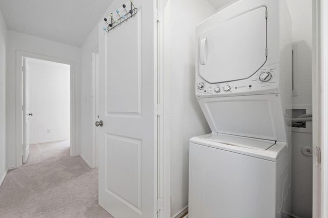 52 Trinity CIR, Lockhart, TX 78644