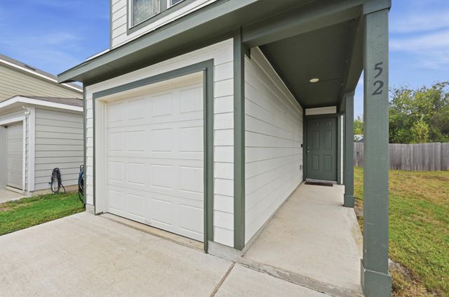 52 Trinity CIR, Lockhart, TX 78644