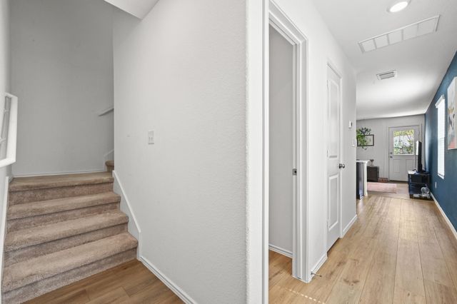52 Trinity CIR, Lockhart, TX 78644