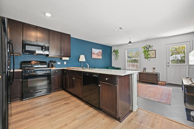 52 Trinity CIR, Lockhart, TX 78644