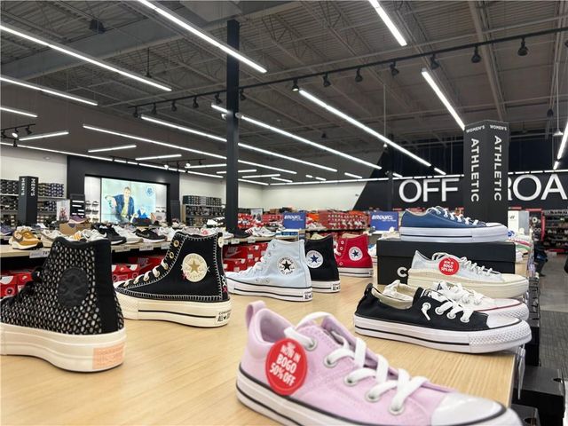 253 S Stewart Road, Liberty, MO 64068