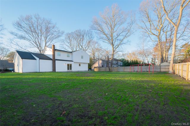 7 Howard Drive, Coram, NY 11727