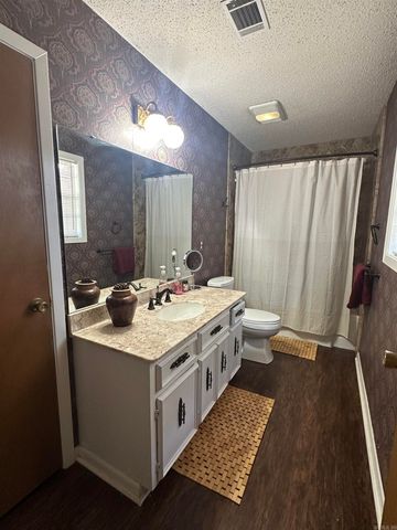 2005 Wellington Dr, Pine Bluff, AR 71603