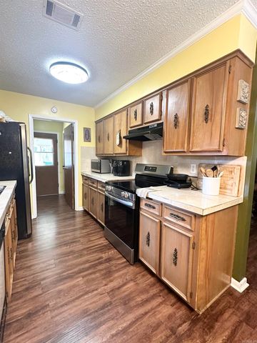 2005 Wellington Dr, Pine Bluff, AR 71603