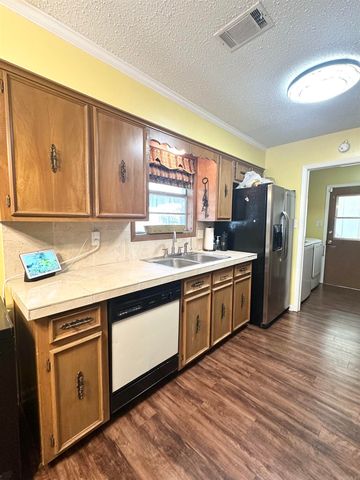 2005 Wellington Dr, Pine Bluff, AR 71603