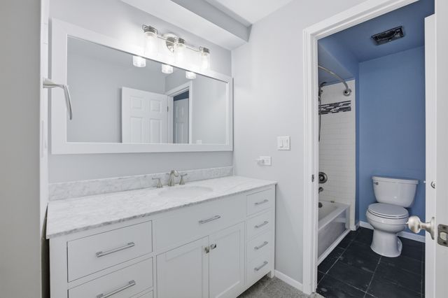 1925 Golf View Drive 1A, Bartlett, IL 60103