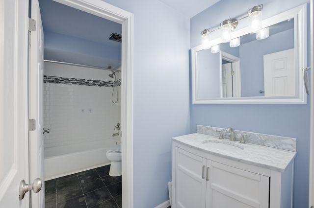 1925 Golf View Drive 1A, Bartlett, IL 60103