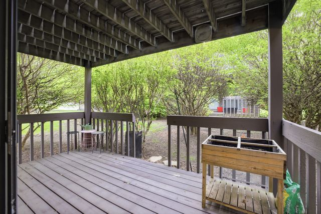 1925 Golf View Drive 1A, Bartlett, IL 60103