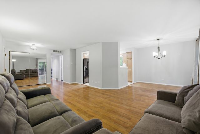 1925 Golf View Drive 1A, Bartlett, IL 60103