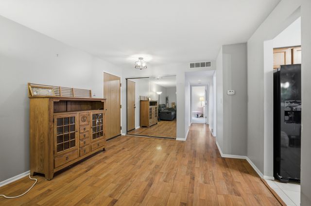1925 Golf View Drive 1A, Bartlett, IL 60103