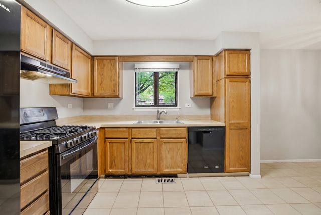 1925 Golf View Drive 1A, Bartlett, IL 60103