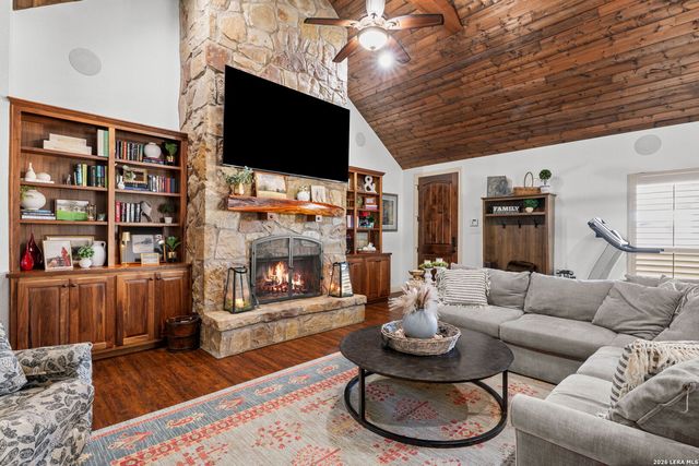 819 County Road 356, La Vernia, TX 78101