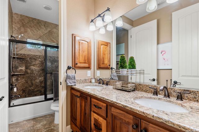 819 County Road 356, La Vernia, TX 78101