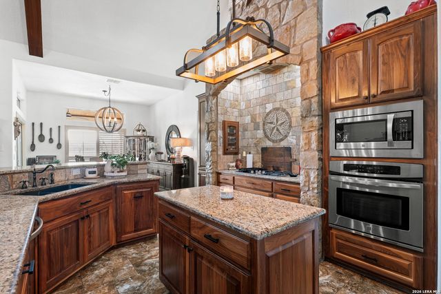 819 County Road 356, La Vernia, TX 78101