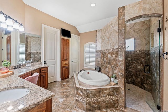 819 County Road 356, La Vernia, TX 78101