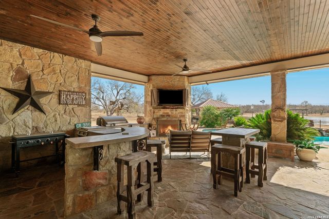 819 County Road 356, La Vernia, TX 78101