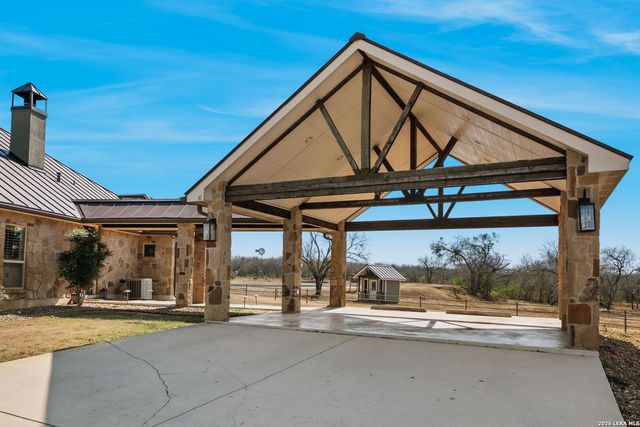 819 County Road 356, La Vernia, TX 78101
