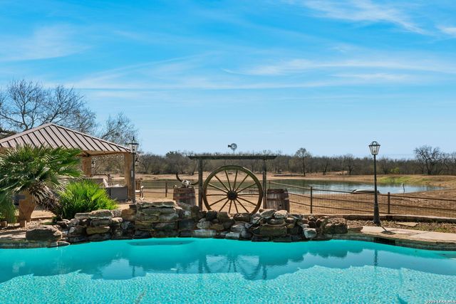 819 County Road 356, La Vernia, TX 78101