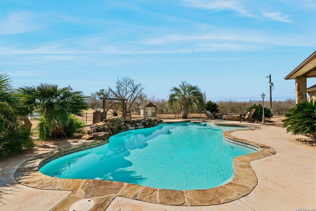 819 County Road 356, La Vernia, TX 78101