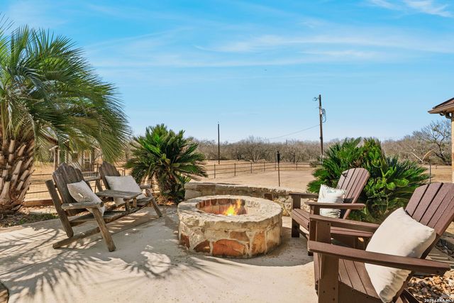 819 County Road 356, La Vernia, TX 78101