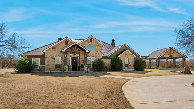 819 County Road 356, La Vernia, TX 78101