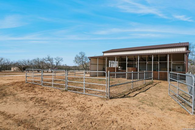 819 County Road 356, La Vernia, TX 78101