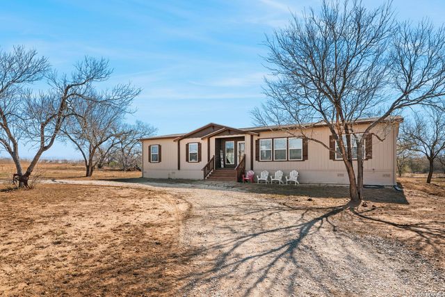 819 County Road 356, La Vernia, TX 78101