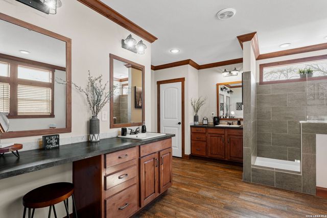 819 County Road 356, La Vernia, TX 78101