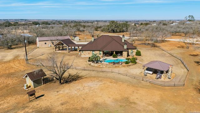 819 County Road 356, La Vernia, TX 78101