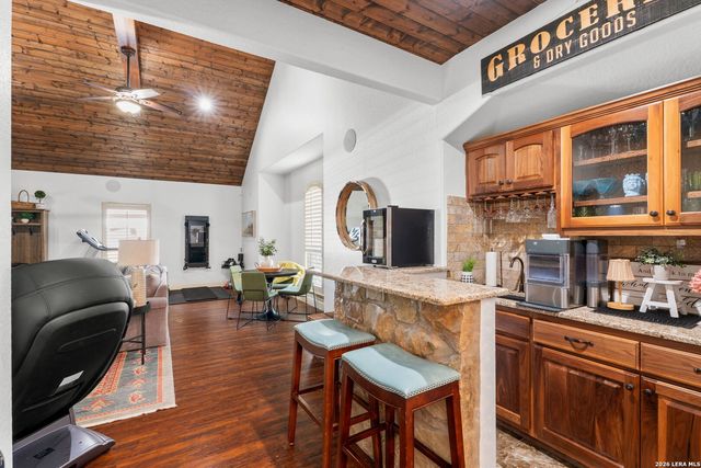 819 County Road 356, La Vernia, TX 78101