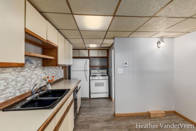3012 Longstreet Avenue, Wyoming, MI 49509