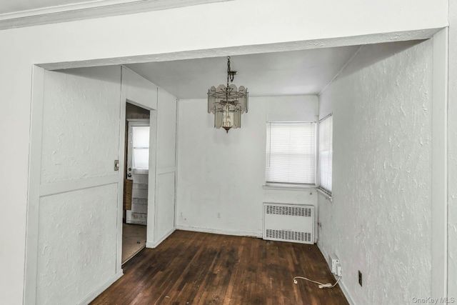 5 Preston Lane, Hicksville, NY 11801