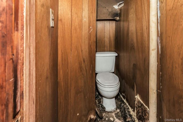 5 Preston Lane, Hicksville, NY 11801