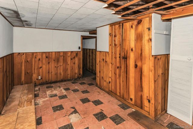 5 Preston Lane, Hicksville, NY 11801