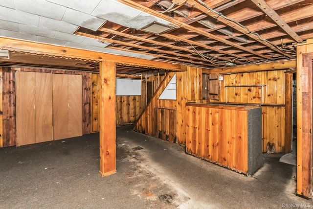 5 Preston Lane, Hicksville, NY 11801