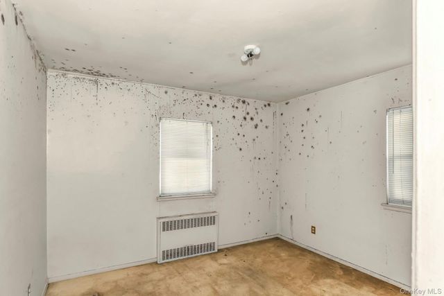 5 Preston Lane, Hicksville, NY 11801