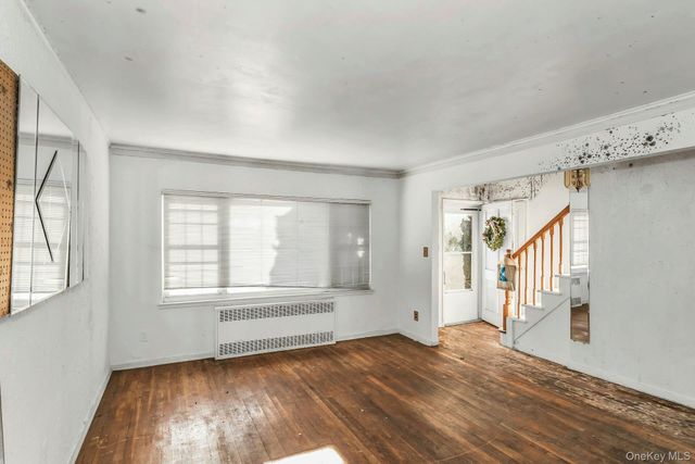 5 Preston Lane, Hicksville, NY 11801