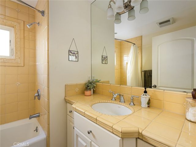 1201 E Pine, El Segundo, CA 90245