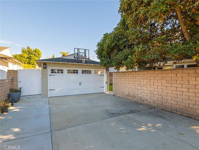 1201 E Pine, El Segundo, CA 90245