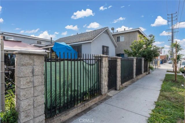 6118 S Main, Los Angeles, CA 90003