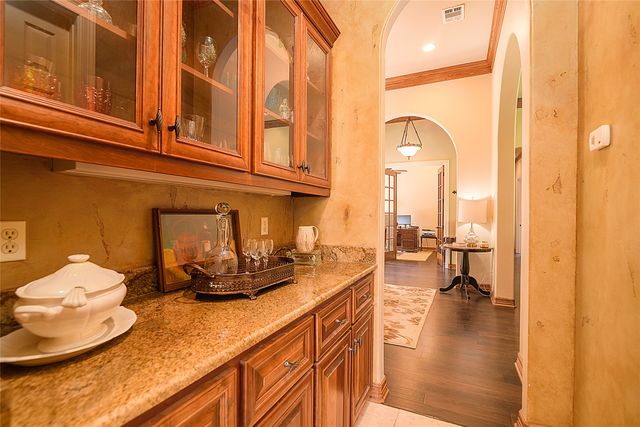 1166 Waters Edge Circle, Shreveport, LA 71106