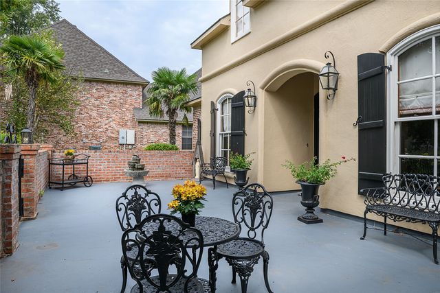 1166 Waters Edge Circle, Shreveport, LA 71106