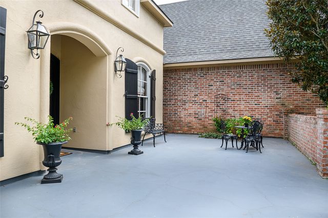 1166 Waters Edge Circle, Shreveport, LA 71106