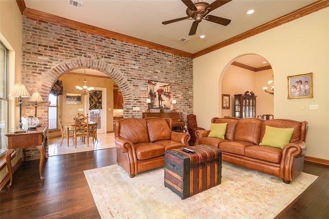 1166 Waters Edge Circle, Shreveport, LA 71106