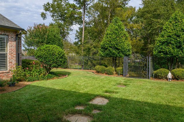 1166 Waters Edge Circle, Shreveport, LA 71106