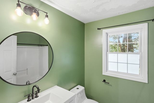 11 Navajo St, Hubbardston, MA 01452