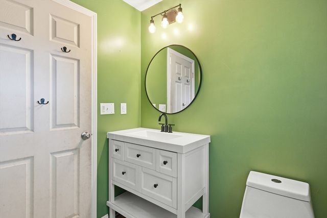 11 Navajo St, Hubbardston, MA 01452