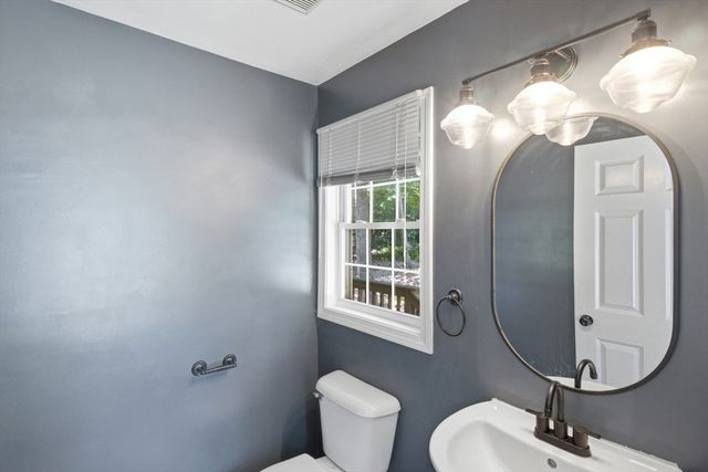 11 Navajo St, Hubbardston, MA 01452