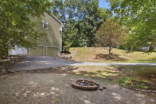 11 Navajo St, Hubbardston, MA 01452